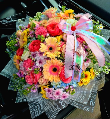 Springtime Symphony Ramo in Vacaville, CA | Vior Floral Art Springtime Symphony Ramo in Vacaville, CA | Vior Floral Art