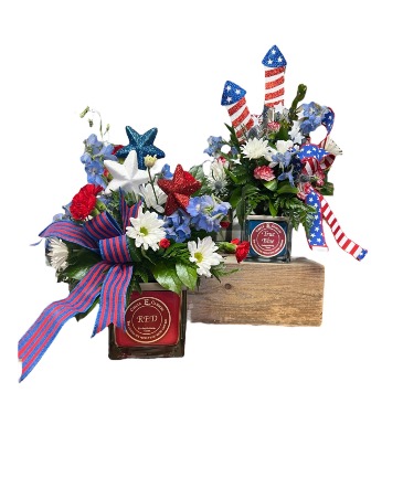 Stars and Stripes Fresh Arrangement with Scented Candle in Oakland, TN | TWIGS-N-THINGS