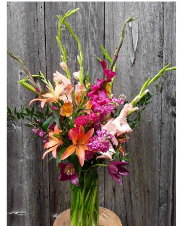 Statement Piece artistic design in a vase in Ithaca, NY | BUSINESS IS BLOOMING