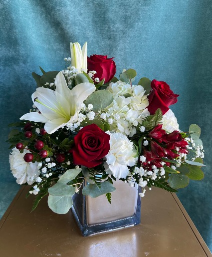 STERLING ROSE FLOWER ARRANGEMENT
