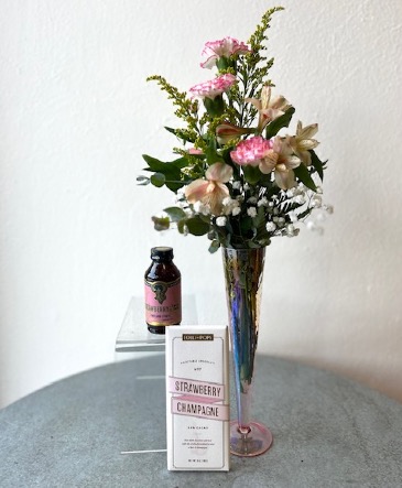Strawberry Champagne Gift Set  in La Grande, OR | FITZGERALD FLOWERS