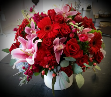 Stunning Red  in Bogota, NJ | ENCKE FLOWERS 