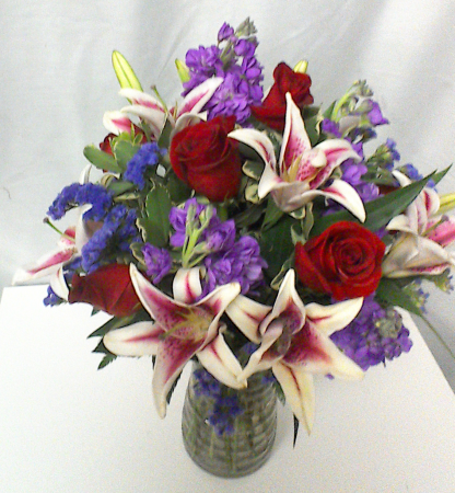 Stunning Beauty Classic mixed arrangement