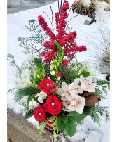 Stunning Ilex Christmas Vase 