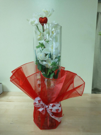 stunning orchards in red and white Vase Arrangement