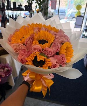 stunning pink roses & sunflowers JUST BECAUSE