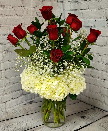 Stunning Red Dozen Roses vase 
