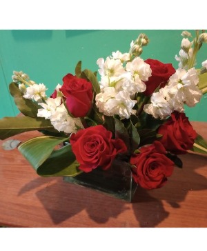Stylish twist for red roses 