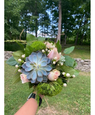 SUCCULENT SURPRISE Wedding in Laceyville, PA | Auntie Em's Floral