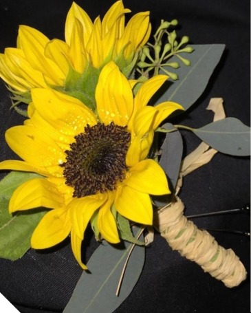 Davis Floral Viking Sun Flower Boutonnieres   in Fort Worth, TX | DAVIS FLORAL DESIGNS