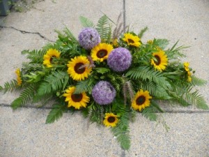 Sunflower Garden Casket Casket Spray in Mechanicsburg, PA | Garden Bouquet Sunflower Garden Casket Casket Spray in Mechanicsburg, PA | Garden Bouquet