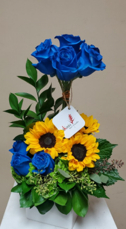 Sunflowers and Blue Roses Love V21-829 Flower Arrangement in San Juan, PR | ELIKONIA FLOWERS