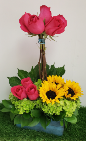 Sunflowers and Roses Celebration Roses Arrangement in San Juan, PR -  ELIKONIA FLOWERS