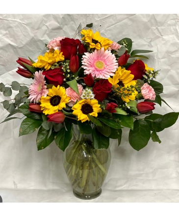 Sunflowers and Roses  in Lakefield, ON | LAKEFIELD FLOWERS & GIFTS