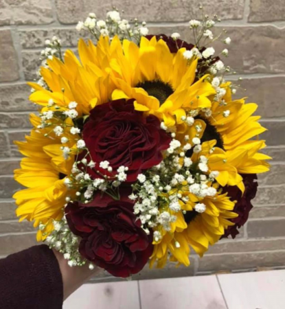 W*  Davis Floral Sunflowers & Roses 