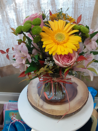 sunny arrangement either for baby girl or soft and sunny arrangement