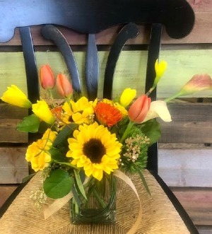 Sunny Daffodils Spring Arrangement