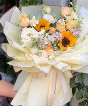 Sunny peach rose Bouquet     Hand tied bouquet