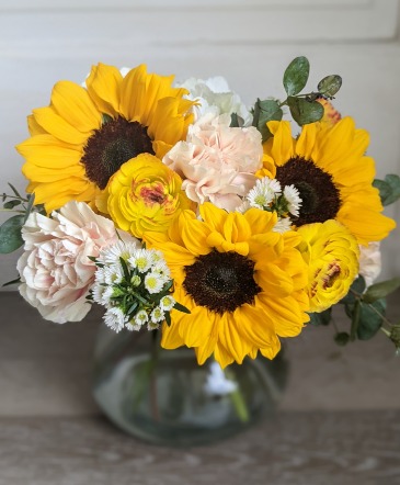 Sunny Smiles Fresh Arrangement in New Castle, IN | WEILAND'S FLOWERS