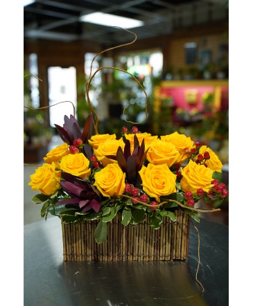 Sunrise Roses  Centerpiece  in South Milwaukee, WI | PARKWAY FLORAL INC.