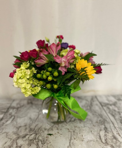 Super Mom Mixed flowers in vase