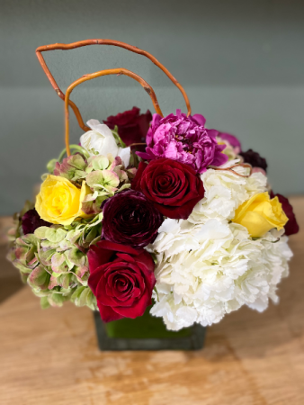 SUSPIRO ELEGANT AND MIXTURE FLOWERS