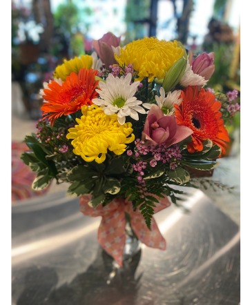 Sweet as a Peach Vase Design in South Milwaukee, WI | PARKWAY FLORAL INC.