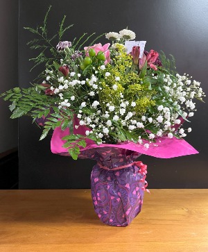 Sweet Burgundy Vase of assorted flowers with pink rose