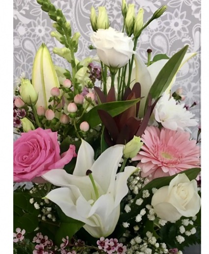 Sweet Charm Designers Choice Bouquet No Vase