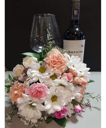SWEETHEART DAISIES W/ WINE Hand tied bouquet with imported wine