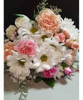 SWEET DAISIES & MINI CARNATIONS. Hand tied bouquet