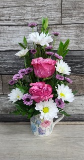 Sweet daisy rose Mug arrangement 