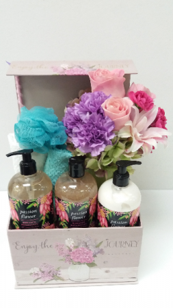 Sweet Pea Pampering Box Gift Set in Webster, TX | La Mariposa Flowers Sweet Pea Pampering Box Gift Set in Webster, TX | La Mariposa Flowers