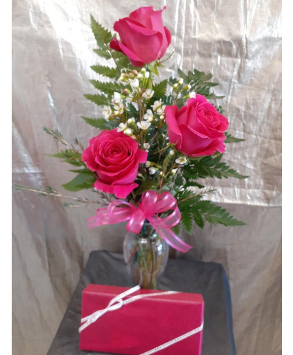 Sweet Pink Roses With Chocolates