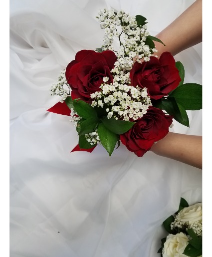 Sweet red handheld bouquet