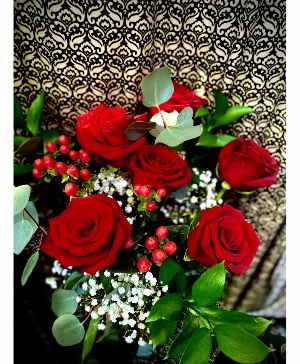 Sweet & romance Hand-Tied Bouquet—1/2 Dozen long stemmed roses 