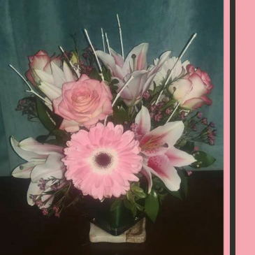 Sweet Schmaltz Flower Arrangment