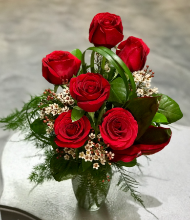 Sweet Sentiment 1/2 Dozen Rose Bouquet Vased Arrangement