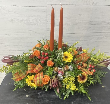SWEET TRADITIONAL CENTERPIECE THANKSGIVING CENTERPIECE in Lewiston, ME | Blais Flowers,Gift Shop,& Greenhouses