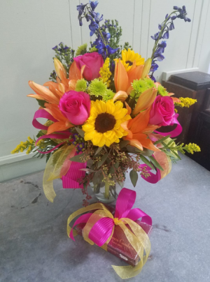 Sweet Treat Vase Arrangement With Candy in Henderson, TX | RAYFORD FLORIST & GIFTS Sweet Treat Vase Arrangement With Candy in Henderson, TX | RAYFORD FLORIST & GIFTS