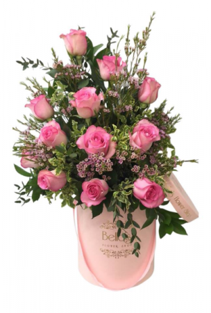 Sweet Unique  15 Pink Roses in Box
