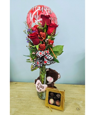 Sweetheart Bundle Bouquet and Gift Set in Barre, VT | Forget Me Not Flowers and Gifts LLC