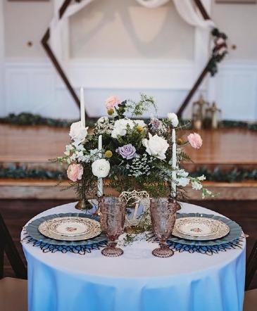 Sweetheart Table   in Wilkesboro, NC | Bella's Floral & Designs