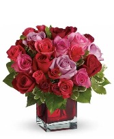 Sweetheart you are mine! Roses low compact square vase
