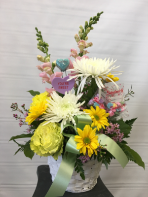 Sweethearts Bouquet Basket arrangement in Joliet, IL | LABO'S FLOWERS & GIFTS Sweethearts Bouquet Basket arrangement in Joliet, IL | LABO'S FLOWERS & GIFTS