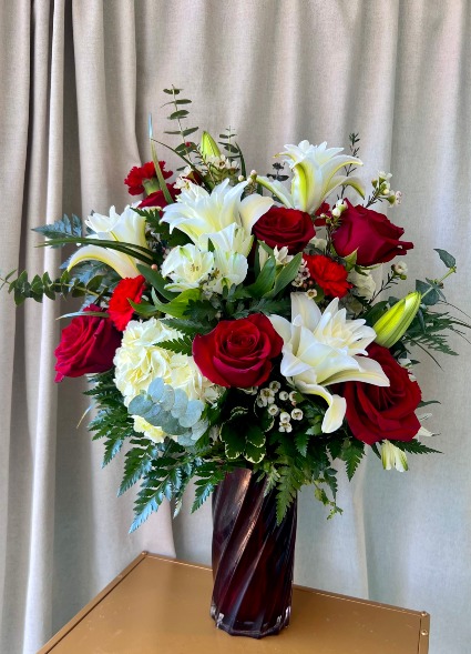 SWIRLING SPLENDOR VALENTINE'S DAY ARRANGEMENT