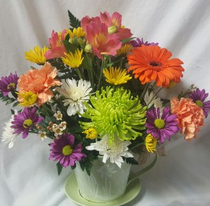 Teacup tin arrangement with mix Summer bright Flowers