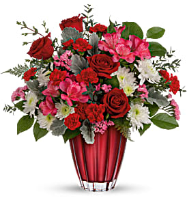 Teleflora's Sophisticated Love Bouquet Fresh Arrangement with a Teleflora Keepsake in Auburndale, FL | The House of Flowers