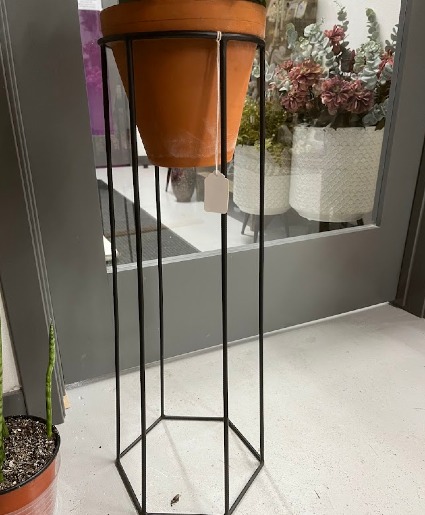 Terracota Lift planter with stand