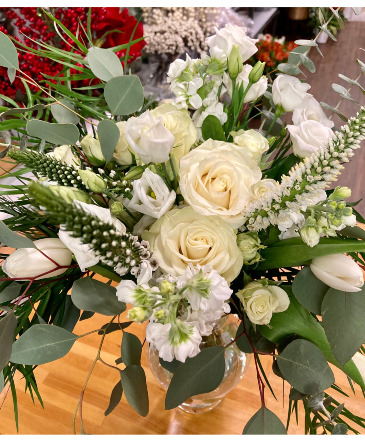 Textured White Floral Arrangement in Darien, CT | DARIEN FLOWERS